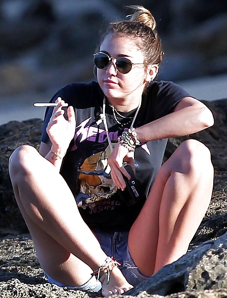 Female Celebrities Smoking #16843644