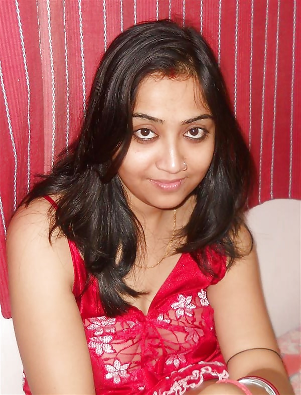 Cute homely desi indian aunty: exposed
 #17824896