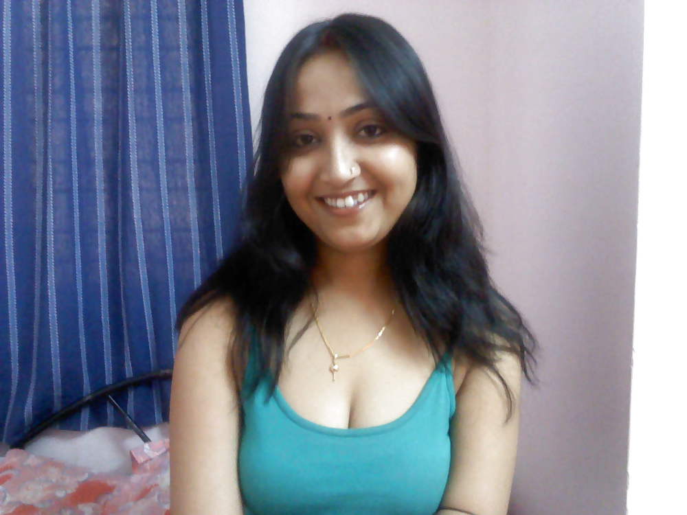 Cute Homely desi Indian Aunty: Exposed #17825162
