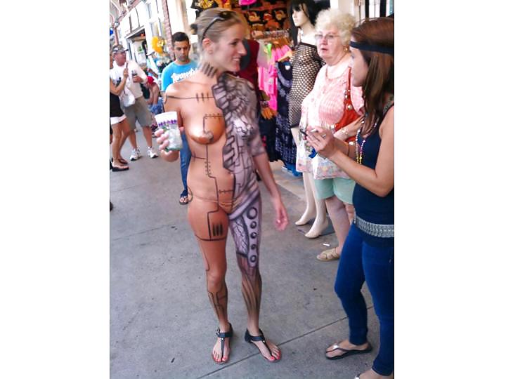 Desnudo pintado damas en público galería fetiche 1 
 #19362272