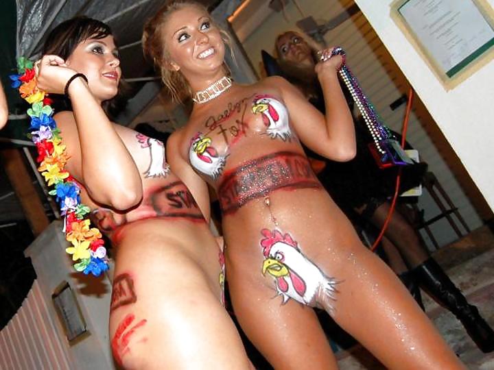 Desnudo pintado damas en público galería fetiche 1 
 #19362434