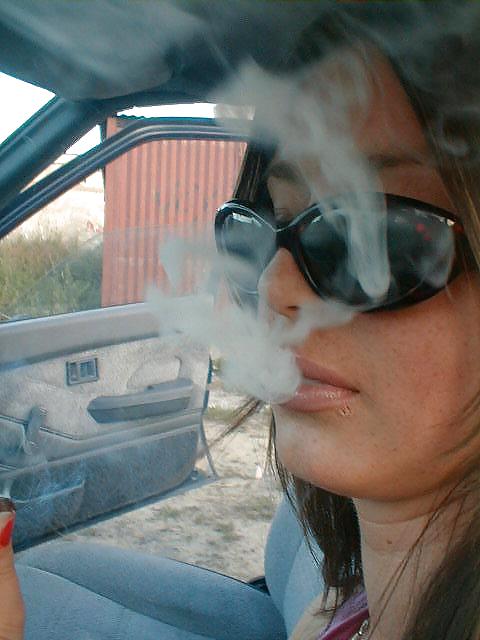 Fumar en los coches
 #11485524