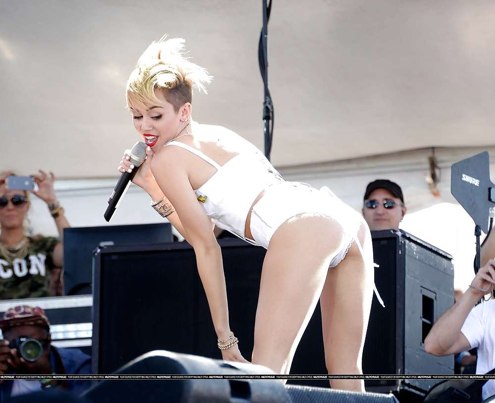 Miley cyrus
 #21454469
