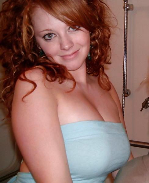 Hottest redhead sorority girl - enormi tette naturali
 #2761200