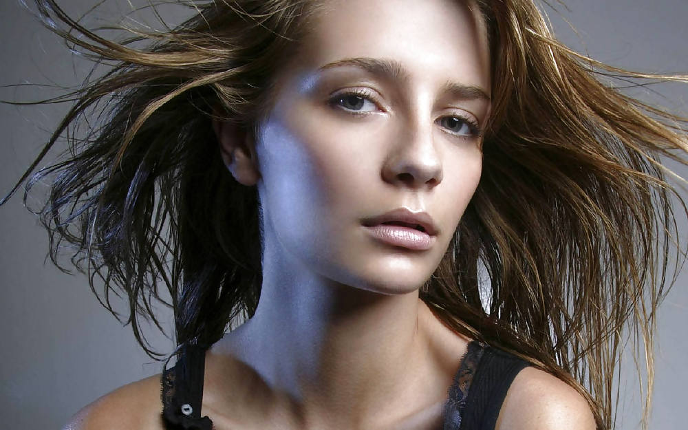 Mischa Barton #22669370
