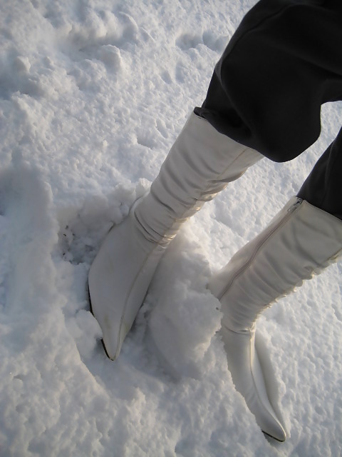 Meine weissen Stiefel bei einem Winterspaziergang #2100712