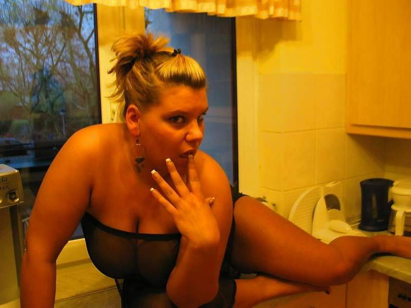 Blonde aux formes genereuses
 #9092225
