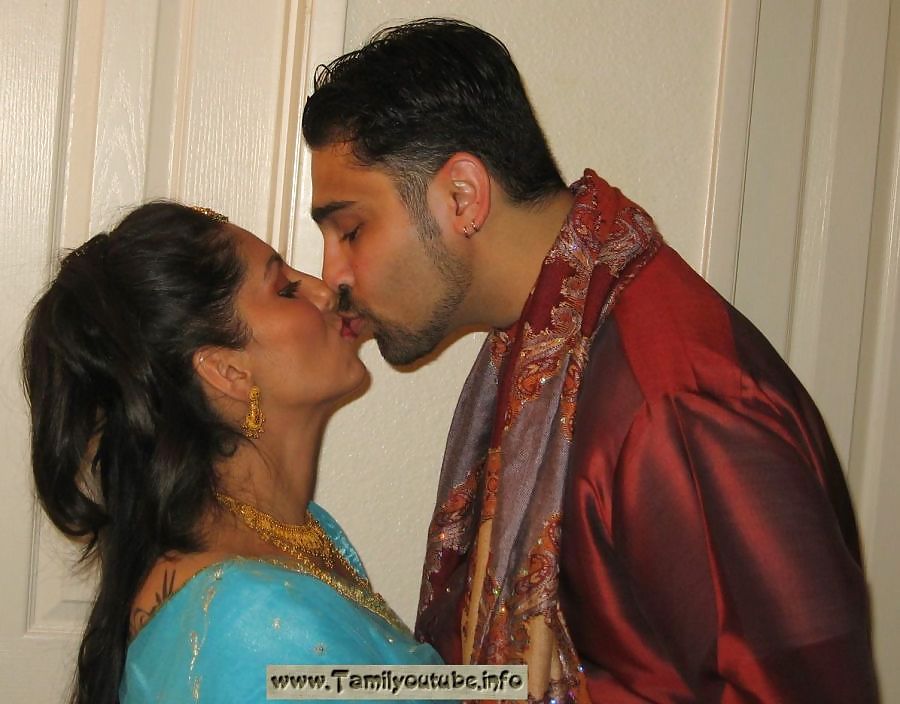 Real kissing indians  #2821035