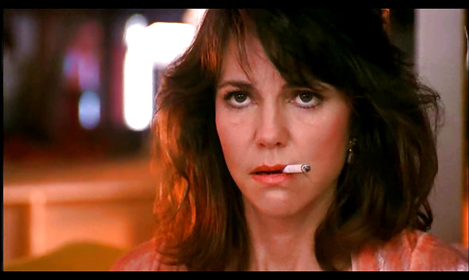 Sally Field sembra sexy mentre fuma
 #5627615