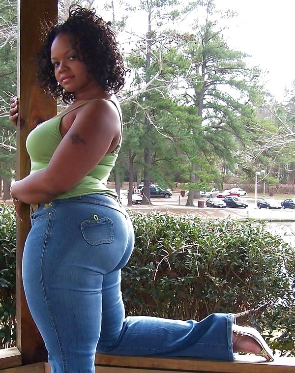 THICK CHIX #9761776