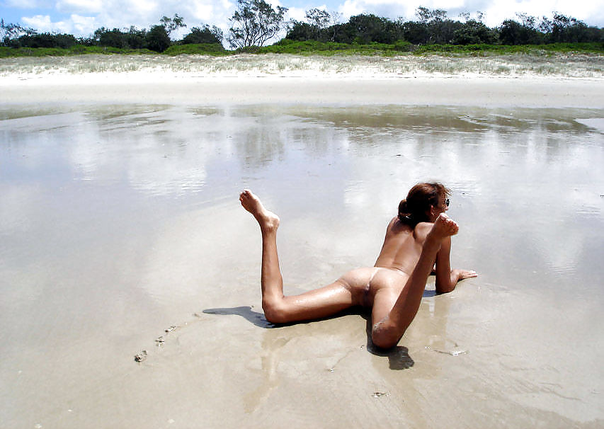 NUDE AT THE BEACH #20143781