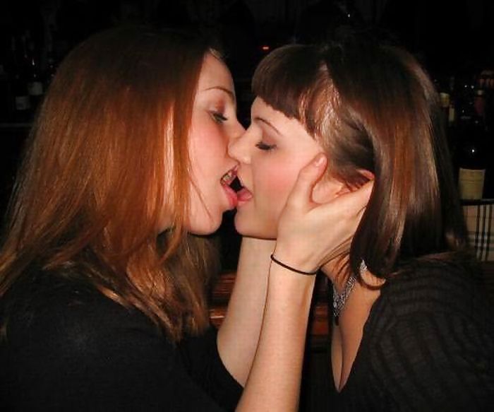 Kissing Women