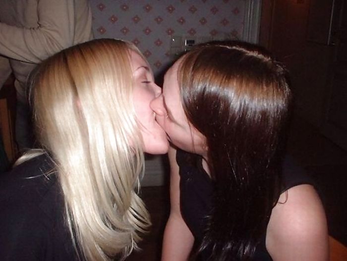Baciare le ragazze
 #3573688