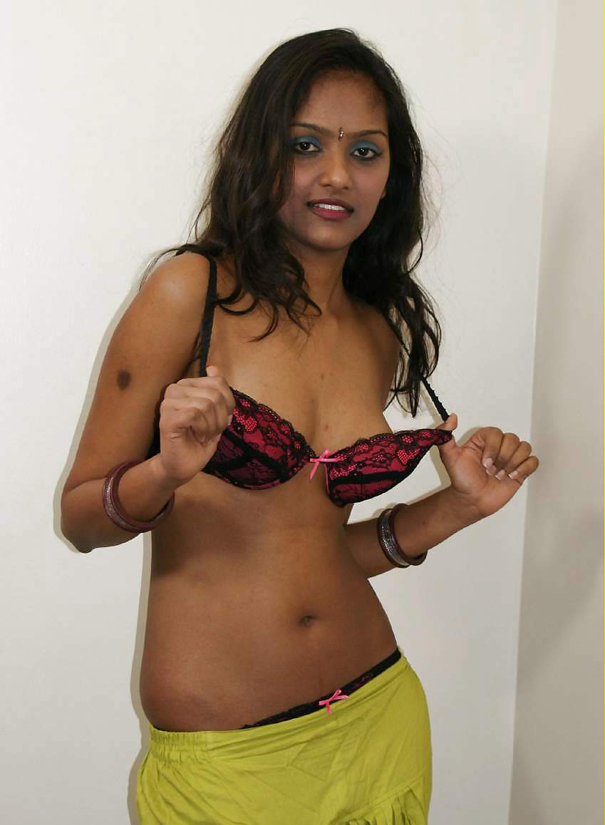 Fille Indienne Striptease Partie 4 #8529459