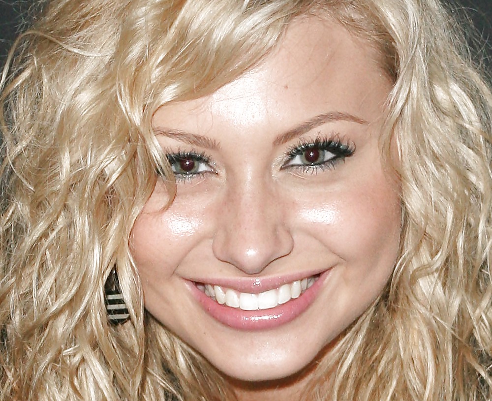 Alyson michalka
 #15460329