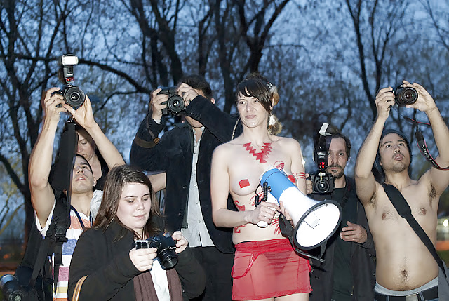 Manufestation montreal (half nude manifest)
 #11879251