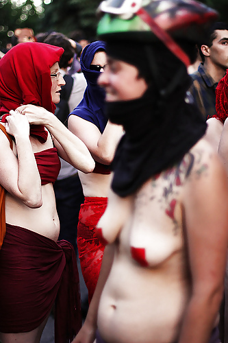 Manufestation montreal (half nude manifest)
 #11879341
