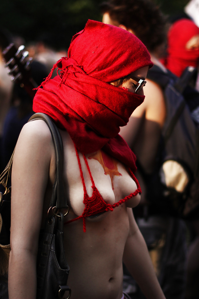 Manufestation montreal (half nude manifest)
 #11879466