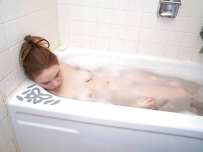 Curvy Big Butt Redhead Cutie Takes a Bath #2583283