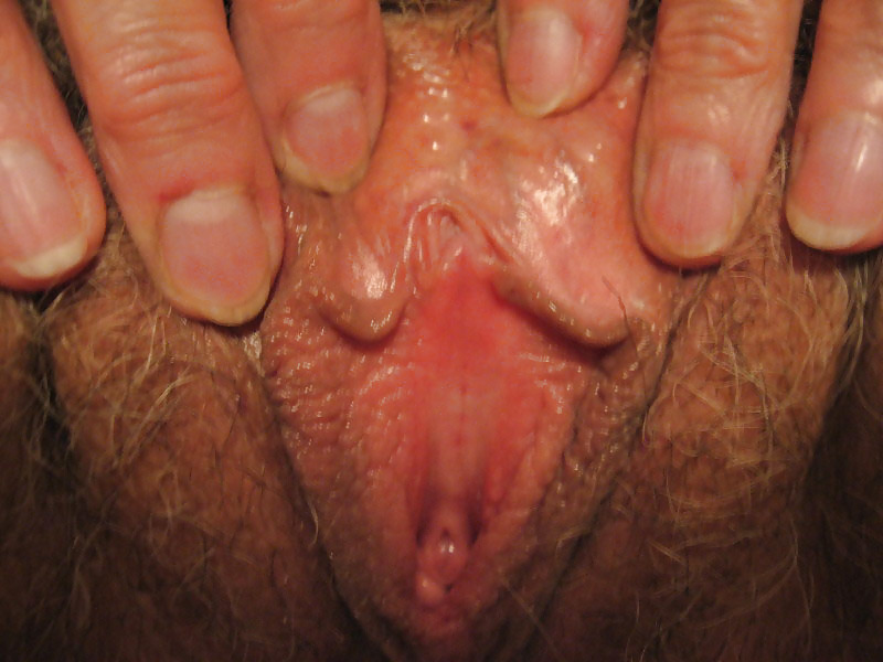 彼女はとても寛大です。
 #12424866