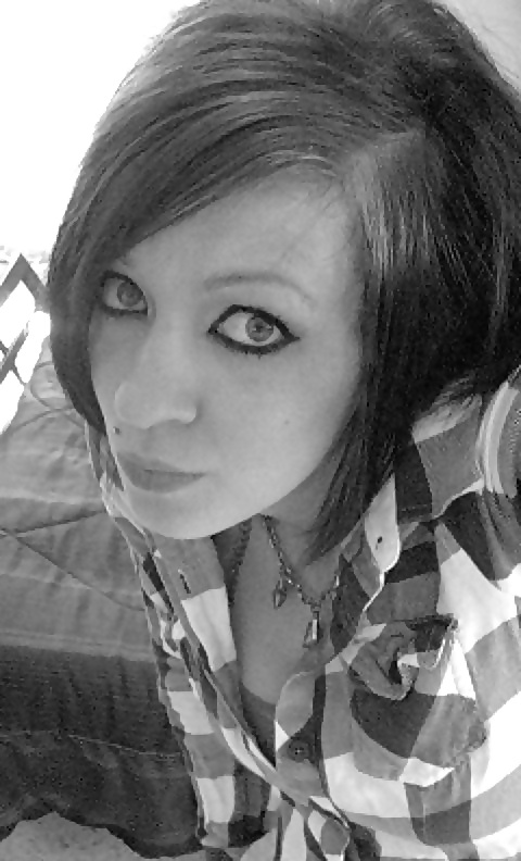 Amatrice habillees et sexy 04
 #6904790