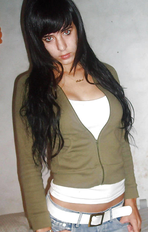 Amatrice habillees et sexy 04
 #6904939