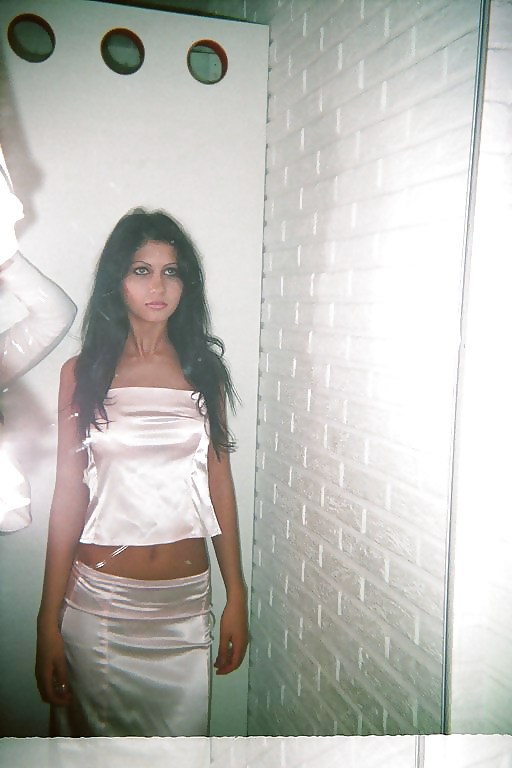 Amatrice habillees et sexy 04
 #6904968