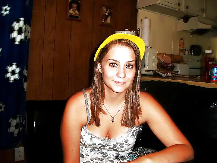 Amatrice habillees et sexy 04
 #6905035