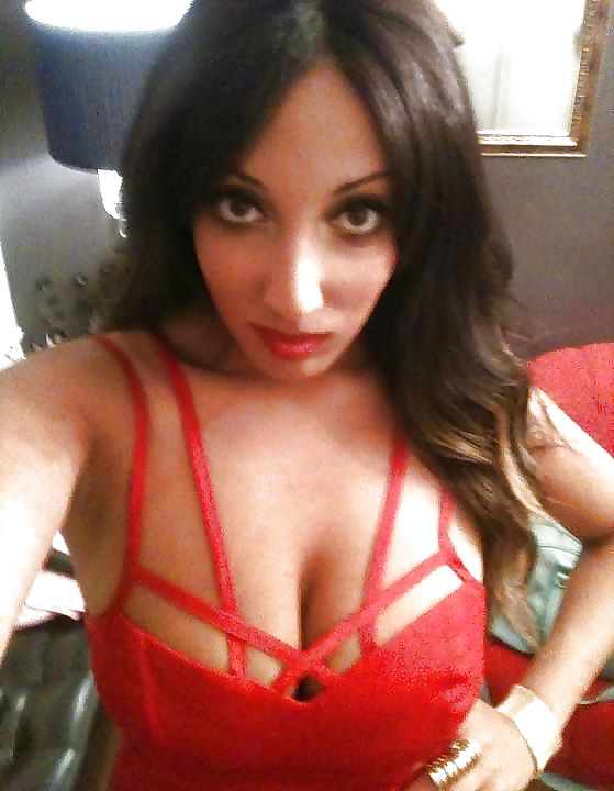 Amatrice habillees et sexy 04
 #6905064