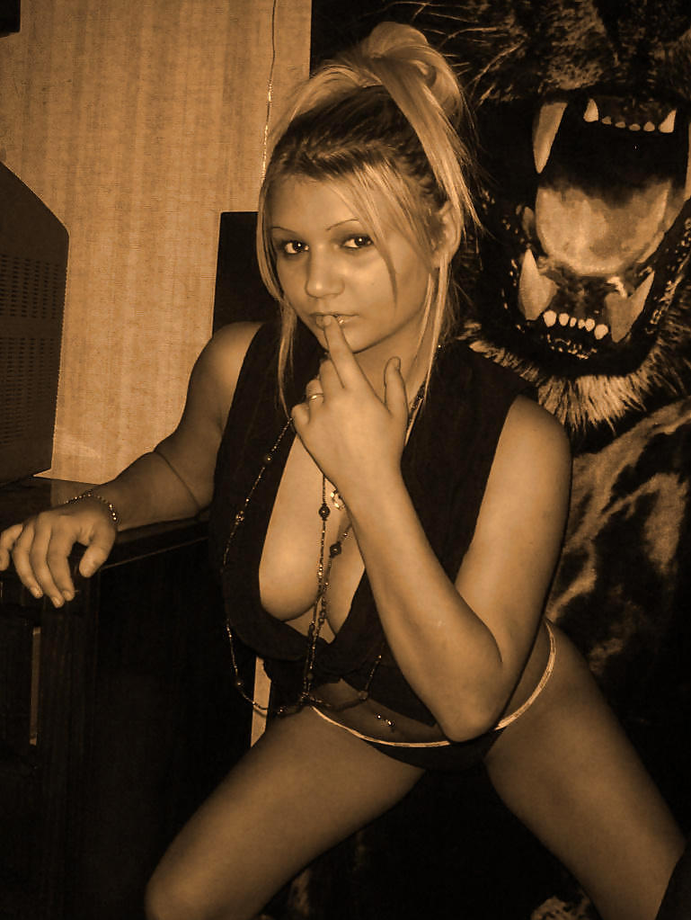 AMATEUR JULIA SHOWING OFF #1777624