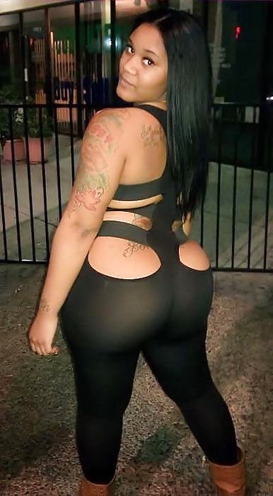 Mo ass than a lil bit #8846450