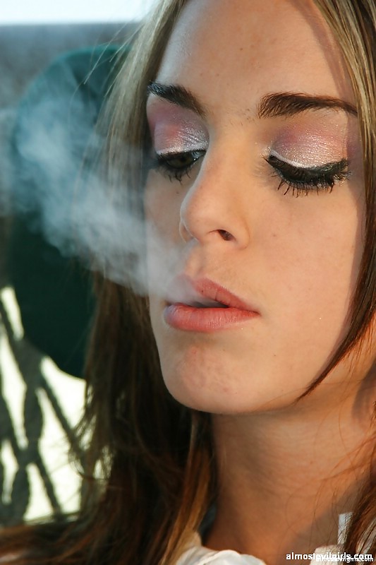 Wanking favourites: fuckable people who smoke 26 #9921944