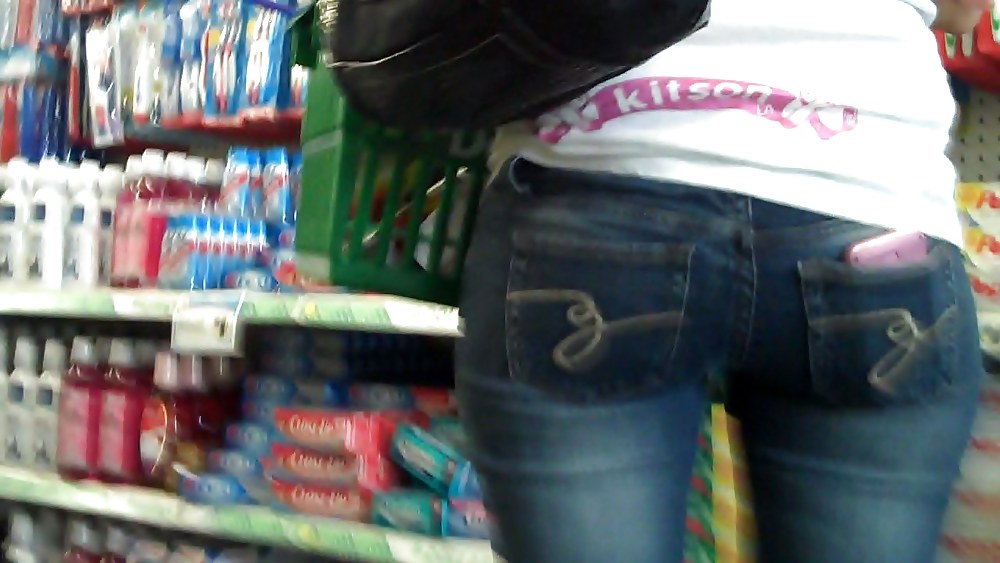 Come see her ass in butt tight jeans  #3554200