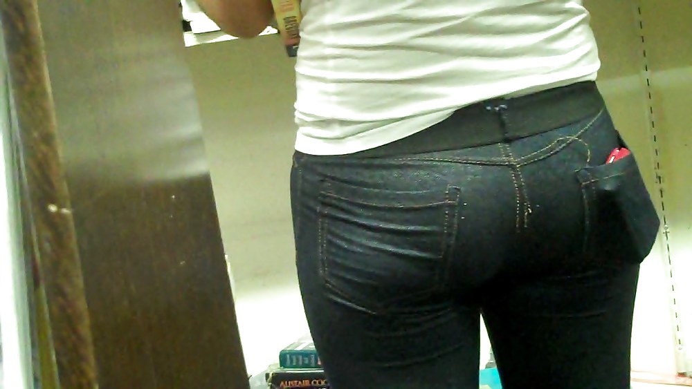 Come see her ass in butt tight jeans  #3554275