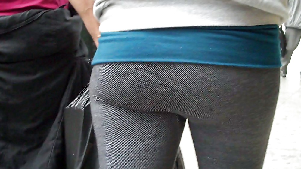 Come see her ass in butt tight jeans  #3554384