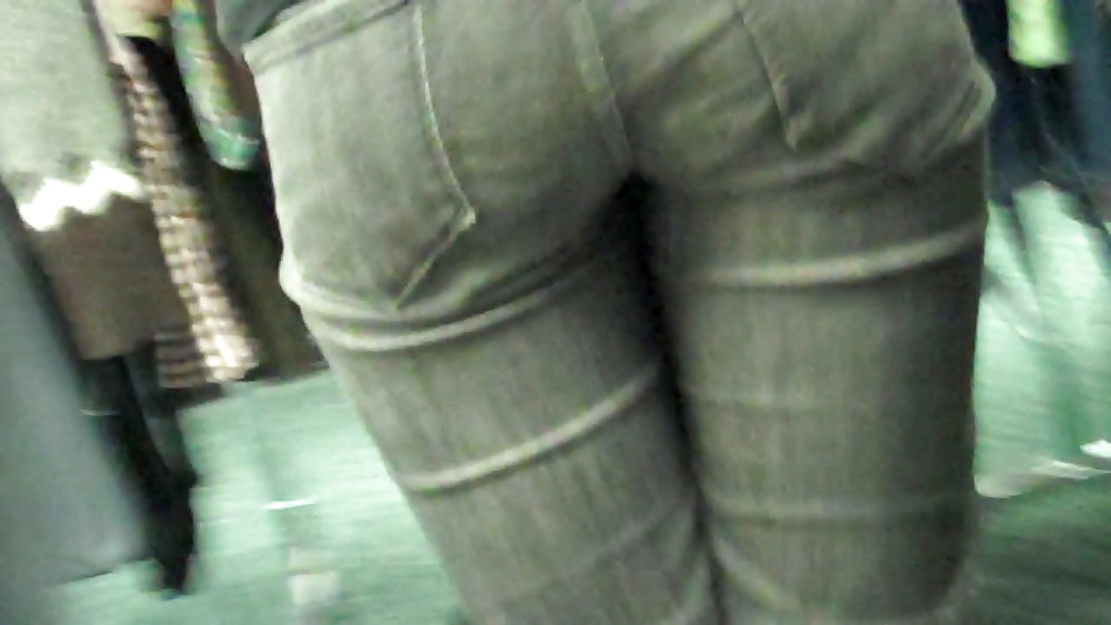 Come see her ass in butt tight jeans  #3554414