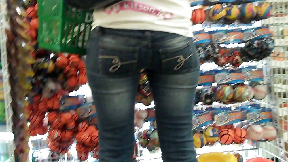Come see her ass in butt tight jeans  #3554489
