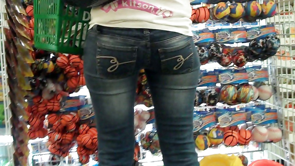 Come see her ass in butt tight jeans  #3554619