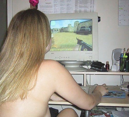 Girls & Video Games - by Barthi #8598948