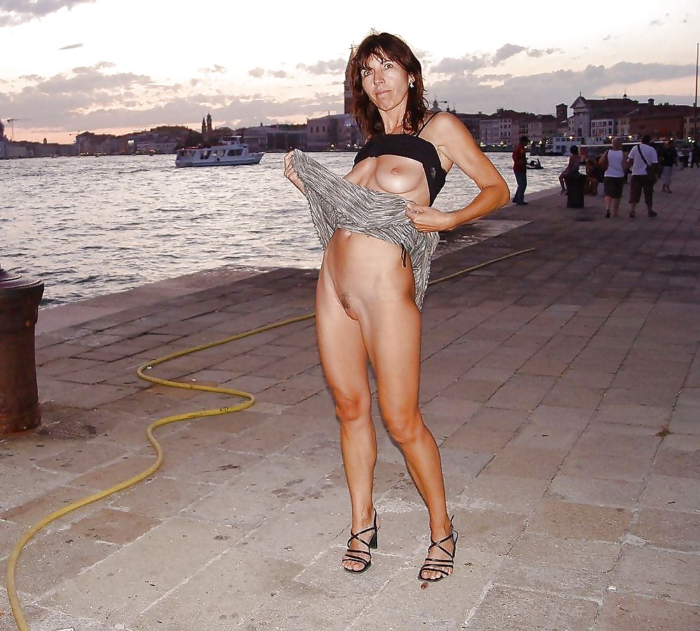 シンプルに大人っぽく 20
 #15676839