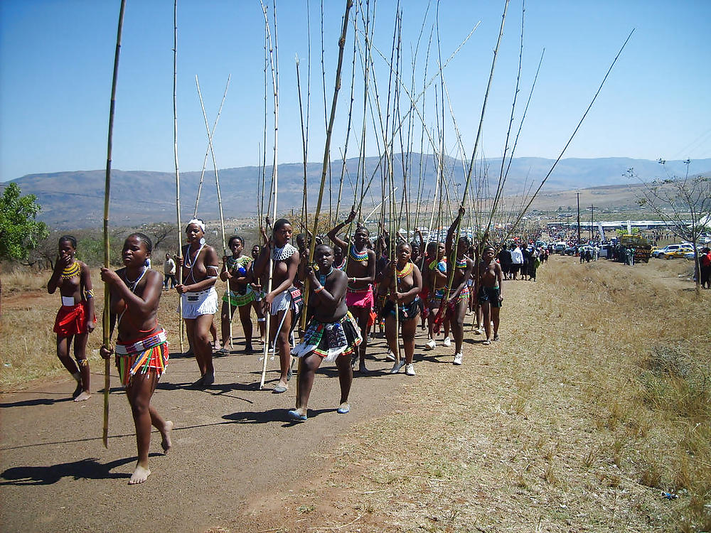 Nackte Mädchen Gruppen 008 - Afrikanische Stammesfeiern 2 #17191267