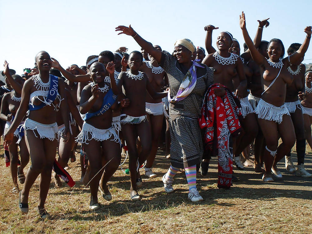Nackte Mädchen Gruppen 008 - Afrikanische Stammesfeiern 2 #17191278