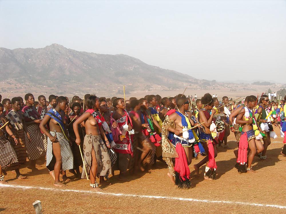 Nackte Mädchen Gruppen 008 - Afrikanische Stammesfeiern 2 #17191299