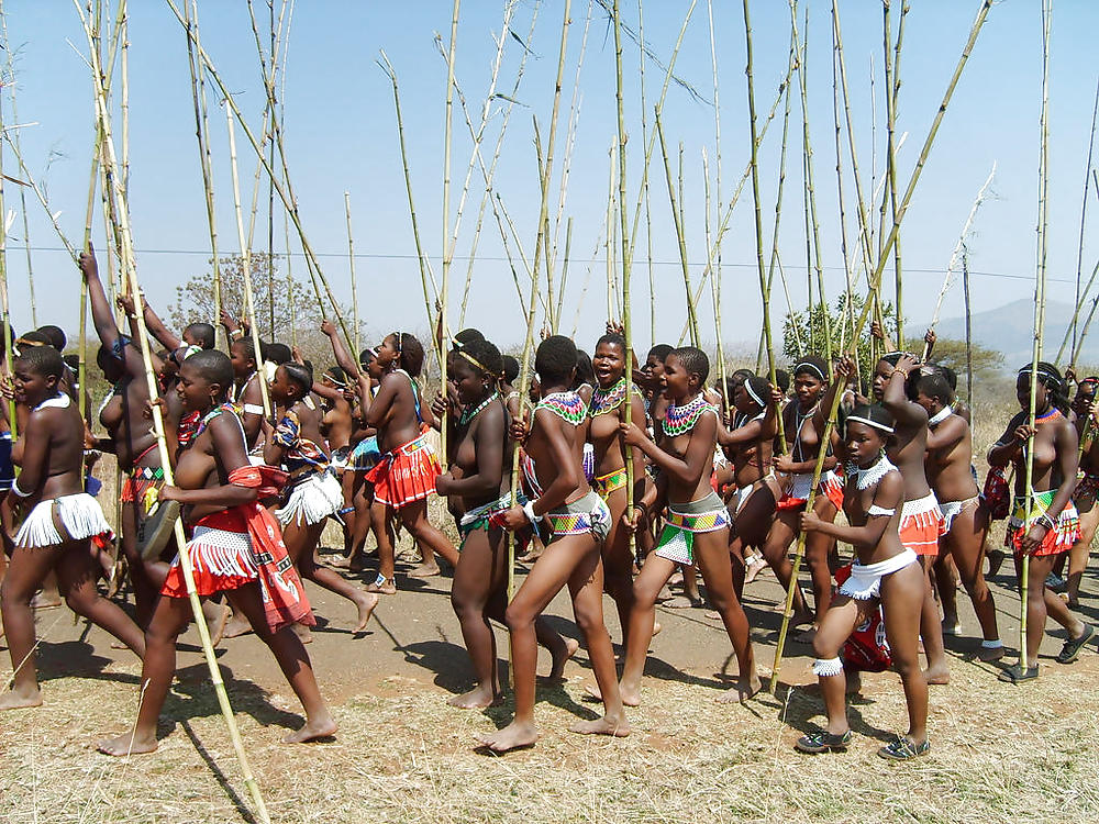 Nackte Mädchen Gruppen 008 - Afrikanische Stammesfeiern 2 #17191347