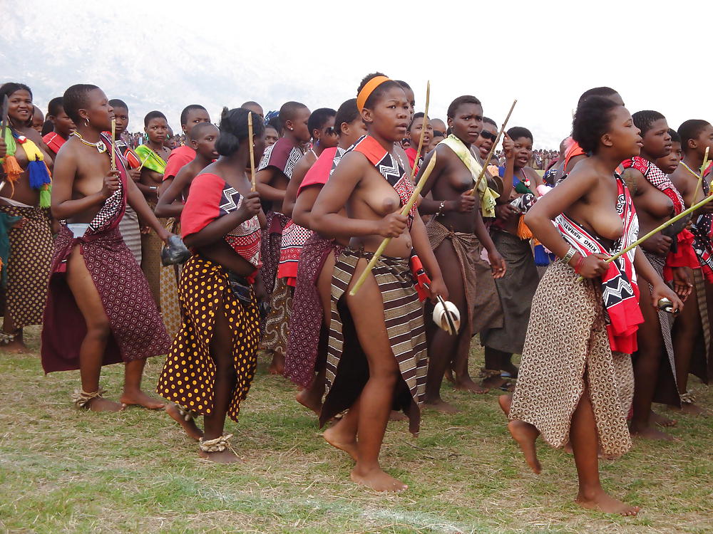 Nackte Mädchen Gruppen 008 - Afrikanische Stammesfeiern 2 #17191359