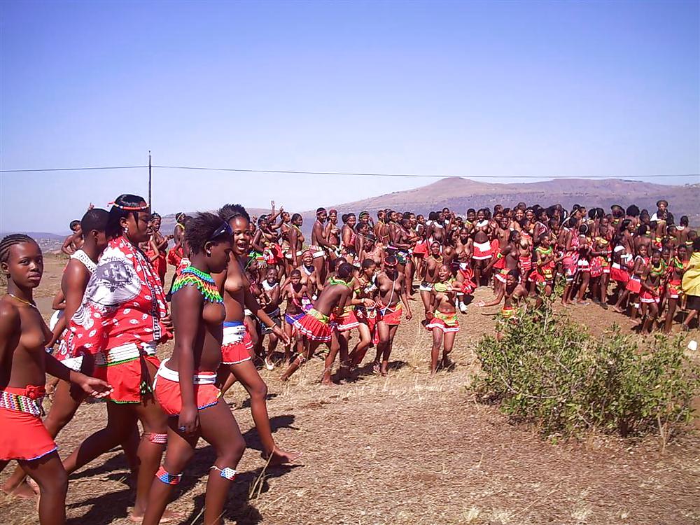 Nackte Mädchen Gruppen 008 - Afrikanische Stammesfeiern 2 #17191387