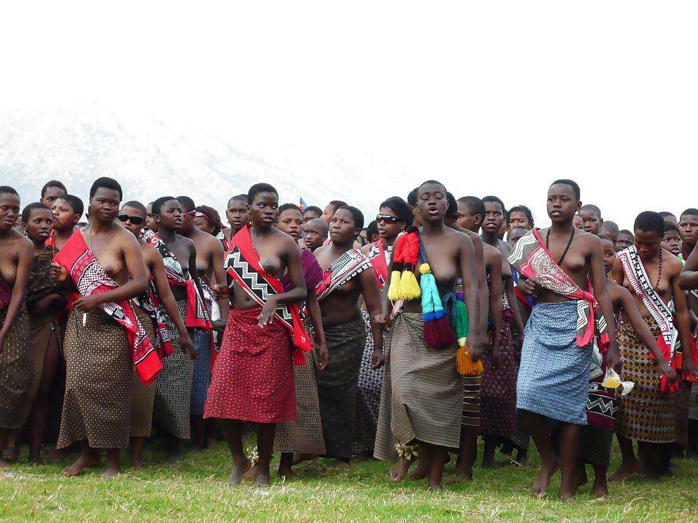 Nackte Mädchen Gruppen 008 - Afrikanische Stammesfeiern 2 #17191401