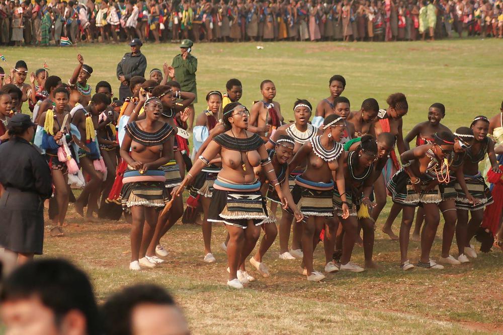 Nackte Mädchen Gruppen 008 - Afrikanische Stammesfeiern 2 #17191406