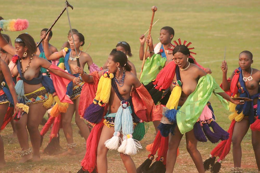 Nackte Mädchen Gruppen 008 - Afrikanische Stammesfeiern 2 #17191418