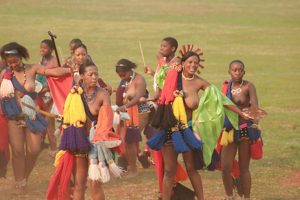 Gruppi di ragazze nude 008 - celebrazioni tribali africane 2
 #17191425